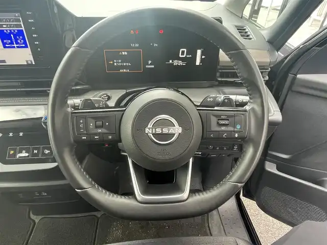 日産 セレナ ハイウェイスター V 佐賀県 2023(令5)年 2.3万km ダイヤモンドブラック プロパイロット/エマージェンシーブレーキ/インテリジェントクルーズコントロール/BSI/BSW/前後ソナー/インテリジェントルームミラー/純正9型SDナビ/・アラウンドビューカメラ/・フルセグTV/BT/HDMI/純正後席モニター/両側パワースライドドア/純正16インチAW/LEDヘッドライト/オートマチックハイビーム/オートライト/フォグランプ/革巻きステアリング/パドルシフト/ETC/電動パーキングスイッチ/社外前方ドラレコ/リアサンシェード/2列目バックテーブル//スペアキー×1/保証書