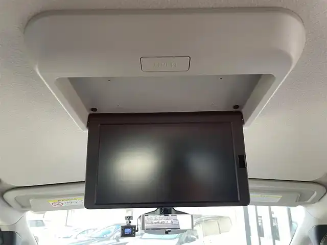 日産 セレナ ハイウェイスター V 佐賀県 2023(令5)年 2.3万km ダイヤモンドブラック プロパイロット/エマージェンシーブレーキ/インテリジェントクルーズコントロール/BSI/BSW/前後ソナー/インテリジェントルームミラー/純正9型SDナビ/・アラウンドビューカメラ/・フルセグTV/BT/HDMI/純正後席モニター/両側パワースライドドア/純正16インチAW/LEDヘッドライト/オートマチックハイビーム/オートライト/フォグランプ/革巻きステアリング/パドルシフト/ETC/電動パーキングスイッチ/社外前方ドラレコ/リアサンシェード/2列目バックテーブル//スペアキー×1/保証書