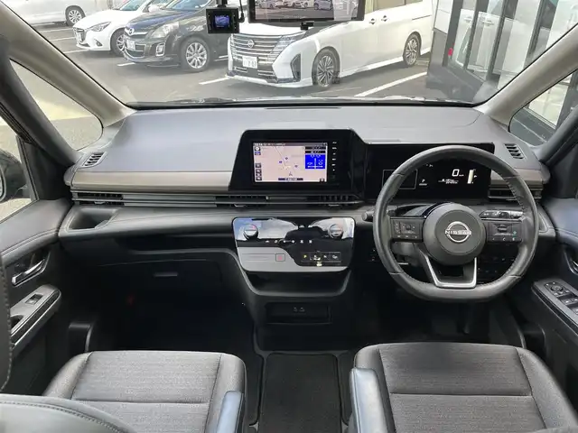 日産 セレナ ハイウェイスター V 佐賀県 2023(令5)年 2.3万km ダイヤモンドブラック プロパイロット/エマージェンシーブレーキ/インテリジェントクルーズコントロール/BSI/BSW/前後ソナー/インテリジェントルームミラー/純正9型SDナビ/・アラウンドビューカメラ/・フルセグTV/BT/HDMI/純正後席モニター/両側パワースライドドア/純正16インチAW/LEDヘッドライト/オートマチックハイビーム/オートライト/フォグランプ/革巻きステアリング/パドルシフト/ETC/電動パーキングスイッチ/社外前方ドラレコ/リアサンシェード/2列目バックテーブル//スペアキー×1/保証書