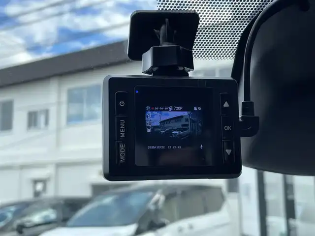 日産 セレナ ハイウェイスター V 佐賀県 2023(令5)年 2.3万km ダイヤモンドブラック プロパイロット/エマージェンシーブレーキ/インテリジェントクルーズコントロール/BSI/BSW/前後ソナー/インテリジェントルームミラー/純正9型SDナビ/・アラウンドビューカメラ/・フルセグTV/BT/HDMI/純正後席モニター/両側パワースライドドア/純正16インチAW/LEDヘッドライト/オートマチックハイビーム/オートライト/フォグランプ/革巻きステアリング/パドルシフト/ETC/電動パーキングスイッチ/社外前方ドラレコ/リアサンシェード/2列目バックテーブル//スペアキー×1/保証書