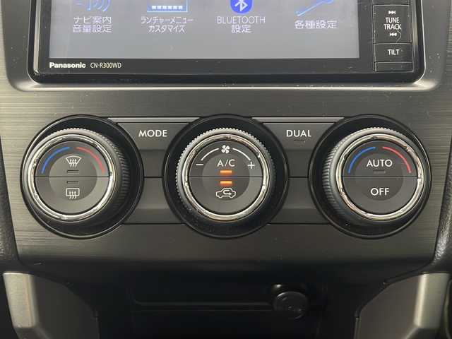 スバル フォレスター Xブレイク 秋田県 2014(平26)年 7.9万km クリスタルブラックシリカ 4WD/社外ナビ【FM/AM/CD/DVD/BT】　/フルセグＴＶ　/バックカメラ　/ＥＴＣ　/前席シートヒーター　/クルーズコントロール　/パドルシフト　/革巻きステアリング/衝突被害軽減システム　/横滑り防止装置　/レーンキープアシスト　/ダウンヒルアシストコントロール　/リモコンキー /スペアキー有り/純正フロアマット/純正AW/アイドリングストップ/オートライト/オートエアコン /電格ミラー/ウィンカーミラー /サイドバイザー /ルーフレール/フォグランプ