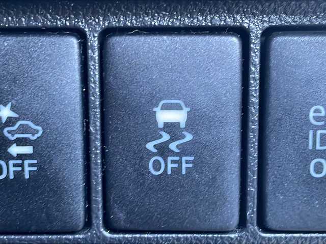 ダイハツ キャスト アクティバ G SAⅡ 岐阜県 2016(平28)年 3.3万km パールホワイトⅢ 禁煙車/純正ナビ/AM/FM/CD/DVD/BT/フルセグTV/バックカメラ/衝突軽減ブレーキ/プッシュスタート/スマートキー/スペアキー/オートライト/LEDヘッドライト/フォグランプ/純正アルミホイール/純正フロアマット/純正ドアバイザー/ECO IDLE