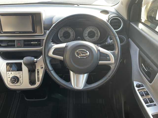 ダイハツ キャスト アクティバ G SAⅡ 岐阜県 2016(平28)年 3.3万km パールホワイトⅢ 禁煙車/純正ナビ/AM/FM/CD/DVD/BT/フルセグTV/バックカメラ/衝突軽減ブレーキ/プッシュスタート/スマートキー/スペアキー/オートライト/LEDヘッドライト/フォグランプ/純正アルミホイール/純正フロアマット/純正ドアバイザー/ECO IDLE