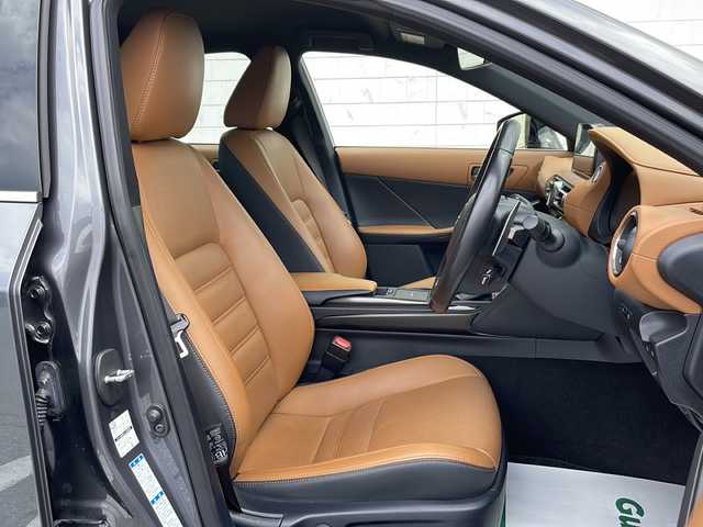 レクサス ＩＳ 300h バージョンL 山形県 2020(令2)年 3.8万km ソニッククロム 禁煙車/Lexus Safety System＋/・プリクラッシュセーフティ/・レーントレーシングアシスト（ＬＴＡ）/・ITS Connect/・レーダークルーズコントロール/・オートマチックハイビーム（ＡＨＢ）/・ロードサインアシスト（ＲＳＡ）/・先行車発進告知機能（ＴＭＮ）/ブラウンレザーシート/Mark Levinson/三眼LEDヘッドライト/パノラミックビューモニター/ブラインドスポットモニター/純正ナビ/CD.DVD.BT.AUX.USB.MiraCast/フルセグ/パドルシフト/ETC2.0/ドライブレコーダー/メモリ付きパワーシート/シートヒーター/ベンチレーション/ウィンドウシールドデアイサー/電動パーキングブレーキ/オートホールド/プッシュスタート/スマートキーｘ２・カードキーｘ１/リアサンシェード