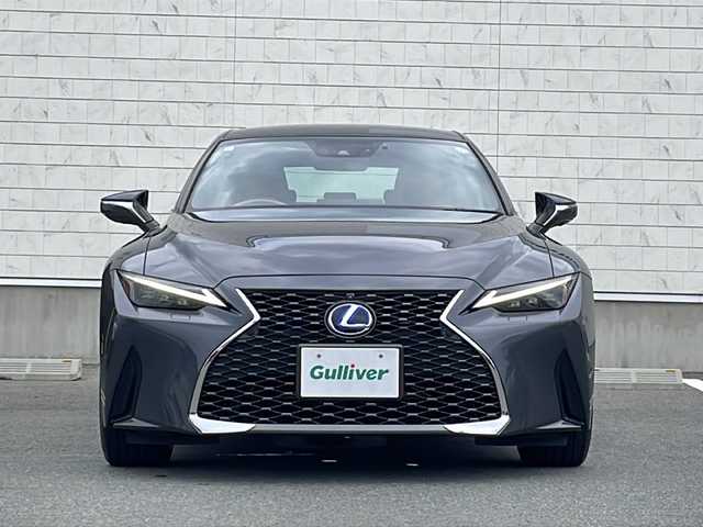 レクサス ＩＳ 300h バージョンL 山形県 2020(令2)年 3.8万km ソニッククロム 禁煙車/Lexus Safety System＋/・プリクラッシュセーフティ/・レーントレーシングアシスト（ＬＴＡ）/・ITS Connect/・レーダークルーズコントロール/・オートマチックハイビーム（ＡＨＢ）/・ロードサインアシスト（ＲＳＡ）/・先行車発進告知機能（ＴＭＮ）/ブラウンレザーシート/Mark Levinson/三眼LEDヘッドライト/パノラミックビューモニター/ブラインドスポットモニター/純正ナビ/CD.DVD.BT.AUX.USB.MiraCast/フルセグ/パドルシフト/ETC2.0/ドライブレコーダー/メモリ付きパワーシート/シートヒーター/ベンチレーション/ウィンドウシールドデアイサー/電動パーキングブレーキ/オートホールド/プッシュスタート/スマートキーｘ２・カードキーｘ１/リアサンシェード