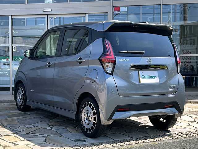 日産 デイズ HWS Gターボ アーバンクロム 静岡県 2022(令4)年 2.9万km チタニウムグレーメタリック 純正SDナビ/・CD/・DVD/・フルセグＴＶ/・Bluetooth/・USB/・AM/・FM/主要装備/・衝突軽減/・レーンキープ/・バックカメラ/・コーナーセンサー前/・シートヒーターD/N席/・ヒーテッドドアミラー/・ステアリングリモコン/・社外フロアマット/・純正アルミホイール/・LEDヘッドライト/・オートライト/・オートハイビーム/・スマートキー/・プッシュスタート