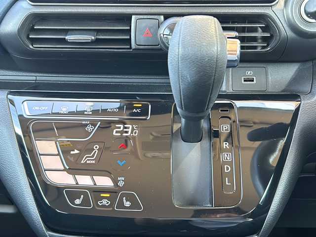 日産 デイズ HWS Gターボ アーバンクロム 静岡県 2022(令4)年 2.9万km チタニウムグレーメタリック 純正SDナビ/・CD/・DVD/・フルセグＴＶ/・Bluetooth/・USB/・AM/・FM/主要装備/・衝突軽減/・レーンキープ/・バックカメラ/・コーナーセンサー前/・シートヒーターD/N席/・ヒーテッドドアミラー/・ステアリングリモコン/・社外フロアマット/・純正アルミホイール/・LEDヘッドライト/・オートライト/・オートハイビーム/・スマートキー/・プッシュスタート