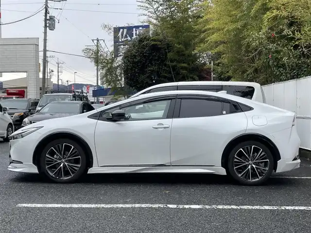 トヨタ プリウス Z 茨城県 2023(令5)年 4.1万km プラチナホワイトパールマイカ ステアリングヒーター/オートホールド/デジタルバックミラー/置くだけ充電/バックカメラ/フロントカメラ/サイドカメラ/全方位カメラ/クルーズコントロール/純正メモリナビ/ETC/フルセグTV/ハーフレザー/シートヒーター/エアシート/モデリスタエアロ/純正アルミホイール/横滑り防止装置/レーンキープアシスト/オートライト/オートマチックハイビーム/LEDヘッドライト/衝突被害軽減装置/Bluetooth接続