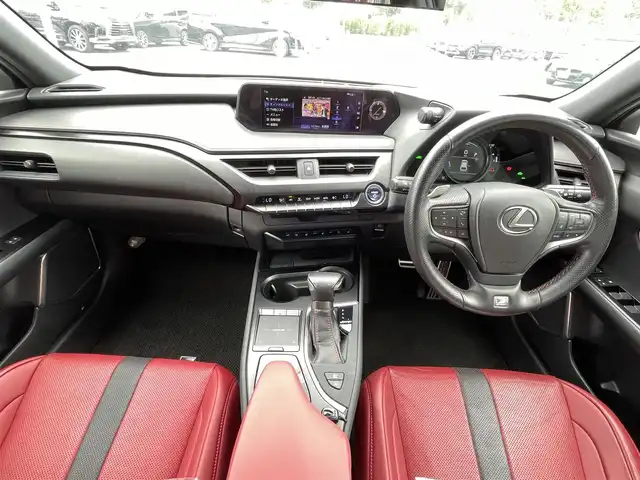 レクサス ＵＸ 250h Fスポーツ 熊本県 2020(令2)年 5万km ホワイトノーヴァガラスフレーク 禁煙車　/サンルーフ　/純正ナビ（ＣＤ・ＤＶＤ・フルセグ・ＢＴ・ＳＤ・ＡＵＸ・ＵＳＢ）/バックカメラ　/ビルトインＥＴＣ２．０　/社外前後ドライブレコーダー　/純正エアロ（Ｆ・Ｓ・Ｒ）/前後クリアランスソナー/レクサスセーフティシステムプラス/・プリクラッシュセーフティ/・レーンディパーチャーアラート/・レーダークルーズコントロール/・ブラインドスポットモニター/・パーキングサポートアラート/・リヤクロストラフィックアラート/・オートマチックハイビーム/横滑り防止/デジタルインナーミラー/置くだけ充電/メモリー機能パワーシート/前席シートヒーター/ステアリングヒーター/前席エアーシート/パワーバックドア/ヘッドアップディスプレイ/本革レザーシート/純正フロアマット/純正１８インチAW/オートライト/純正LEDヘッドライト/フォグライト/スマートキー/プッシュスタート/スペアキー1本/保証書/取扱説明書