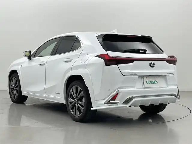 レクサス ＵＸ 250h Fスポーツ 熊本県 2020(令2)年 5万km ホワイトノーヴァガラスフレーク 禁煙車　/サンルーフ　/純正ナビ（ＣＤ・ＤＶＤ・フルセグ・ＢＴ・ＳＤ・ＡＵＸ・ＵＳＢ）/バックカメラ　/ビルトインＥＴＣ２．０　/社外前後ドライブレコーダー　/純正エアロ（Ｆ・Ｓ・Ｒ）/前後クリアランスソナー/レクサスセーフティシステムプラス/・プリクラッシュセーフティ/・レーンディパーチャーアラート/・レーダークルーズコントロール/・ブラインドスポットモニター/・パーキングサポートアラート/・リヤクロストラフィックアラート/・オートマチックハイビーム/横滑り防止/デジタルインナーミラー/置くだけ充電/メモリー機能パワーシート/前席シートヒーター/ステアリングヒーター/前席エアーシート/パワーバックドア/ヘッドアップディスプレイ/本革レザーシート/純正フロアマット/純正１８インチAW/オートライト/純正LEDヘッドライト/フォグライト/スマートキー/プッシュスタート/スペアキー1本/保証書/取扱説明書