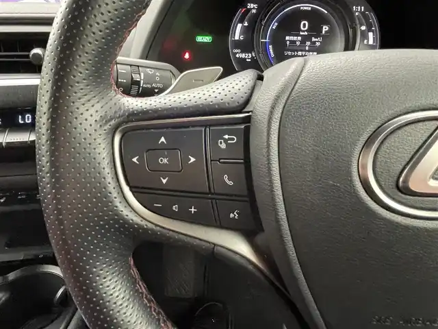 レクサス ＵＸ 250h Fスポーツ 熊本県 2020(令2)年 5万km ホワイトノーヴァガラスフレーク 禁煙車　/サンルーフ　/純正ナビ（ＣＤ・ＤＶＤ・フルセグ・ＢＴ・ＳＤ・ＡＵＸ・ＵＳＢ）/バックカメラ　/ビルトインＥＴＣ２．０　/社外前後ドライブレコーダー　/純正エアロ（Ｆ・Ｓ・Ｒ）/前後クリアランスソナー/レクサスセーフティシステムプラス/・プリクラッシュセーフティ/・レーンディパーチャーアラート/・レーダークルーズコントロール/・ブラインドスポットモニター/・パーキングサポートアラート/・リヤクロストラフィックアラート/・オートマチックハイビーム/横滑り防止/デジタルインナーミラー/置くだけ充電/メモリー機能パワーシート/前席シートヒーター/ステアリングヒーター/前席エアーシート/パワーバックドア/ヘッドアップディスプレイ/本革レザーシート/純正フロアマット/純正１８インチAW/オートライト/純正LEDヘッドライト/フォグライト/スマートキー/プッシュスタート/スペアキー1本/保証書/取扱説明書