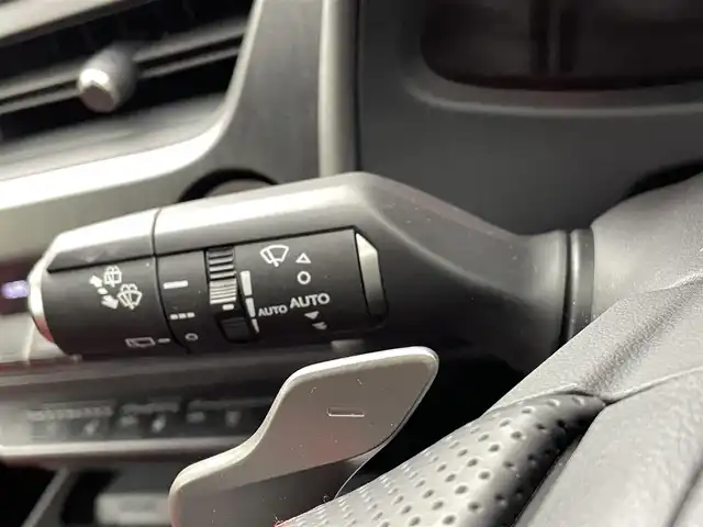 レクサス ＵＸ 250h Fスポーツ 熊本県 2020(令2)年 5万km ホワイトノーヴァガラスフレーク 禁煙車　/サンルーフ　/純正ナビ（ＣＤ・ＤＶＤ・フルセグ・ＢＴ・ＳＤ・ＡＵＸ・ＵＳＢ）/バックカメラ　/ビルトインＥＴＣ２．０　/社外前後ドライブレコーダー　/純正エアロ（Ｆ・Ｓ・Ｒ）/前後クリアランスソナー/レクサスセーフティシステムプラス/・プリクラッシュセーフティ/・レーンディパーチャーアラート/・レーダークルーズコントロール/・ブラインドスポットモニター/・パーキングサポートアラート/・リヤクロストラフィックアラート/・オートマチックハイビーム/横滑り防止/デジタルインナーミラー/置くだけ充電/メモリー機能パワーシート/前席シートヒーター/ステアリングヒーター/前席エアーシート/パワーバックドア/ヘッドアップディスプレイ/本革レザーシート/純正フロアマット/純正１８インチAW/オートライト/純正LEDヘッドライト/フォグライト/スマートキー/プッシュスタート/スペアキー1本/保証書/取扱説明書