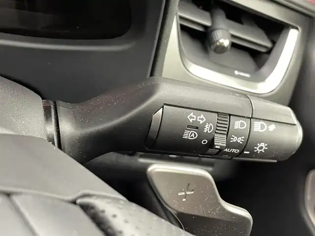 レクサス ＵＸ 250h Fスポーツ 熊本県 2020(令2)年 5万km ホワイトノーヴァガラスフレーク 禁煙車　/サンルーフ　/純正ナビ（ＣＤ・ＤＶＤ・フルセグ・ＢＴ・ＳＤ・ＡＵＸ・ＵＳＢ）/バックカメラ　/ビルトインＥＴＣ２．０　/社外前後ドライブレコーダー　/純正エアロ（Ｆ・Ｓ・Ｒ）/前後クリアランスソナー/レクサスセーフティシステムプラス/・プリクラッシュセーフティ/・レーンディパーチャーアラート/・レーダークルーズコントロール/・ブラインドスポットモニター/・パーキングサポートアラート/・リヤクロストラフィックアラート/・オートマチックハイビーム/横滑り防止/デジタルインナーミラー/置くだけ充電/メモリー機能パワーシート/前席シートヒーター/ステアリングヒーター/前席エアーシート/パワーバックドア/ヘッドアップディスプレイ/本革レザーシート/純正フロアマット/純正１８インチAW/オートライト/純正LEDヘッドライト/フォグライト/スマートキー/プッシュスタート/スペアキー1本/保証書/取扱説明書