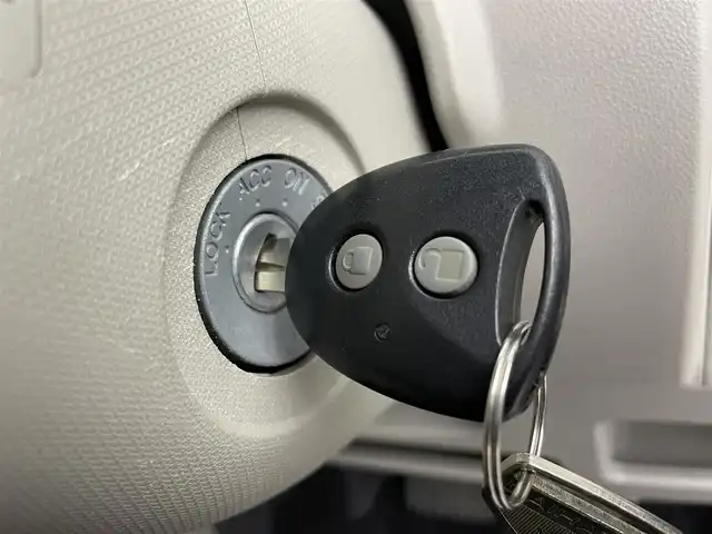 ダイハツ タント L SA 富山県 2014(平26)年 4万km ブラックマイカメタリック カーオーディオ/Apple CarPlay/Android Auto/バックカメラ/衝突軽減ブレーキ/両側スライドドア/ETC/横滑り防止装置/フルフラットシート/リモコンキー/スペアキー1本/ハロゲンヘッドライト/鉄チンホイール/純正フロアマット/マニュアルエアコン/サンシェード/電動格納ミラー/バニティミラー/ドアバイザー/取扱説明書/保証書