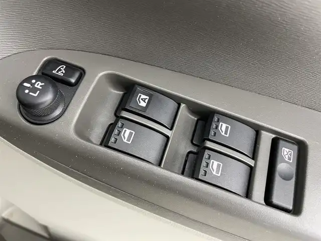 ダイハツ タント L SA 富山県 2014(平26)年 4万km ブラックマイカメタリック カーオーディオ/Apple CarPlay/Android Auto/バックカメラ/衝突軽減ブレーキ/両側スライドドア/ETC/横滑り防止装置/フルフラットシート/リモコンキー/スペアキー1本/ハロゲンヘッドライト/鉄チンホイール/純正フロアマット/マニュアルエアコン/サンシェード/電動格納ミラー/バニティミラー/ドアバイザー/取扱説明書/保証書