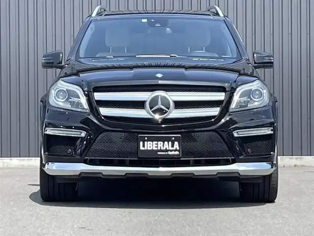 メルセデス・ベンツ ＧＬ５５０ 4MATIC AMGエクスクルーシブ 福島県 2013(平25)年 5.7万km オブシディアンブラック 左ハンドル/ＡＭＧエクスクルーシブパッケージ /・パノラミックスライディングルーフ＆３列目ガラスルーフ/・本革巻ウッドステアリング/・前席シートベンチション/・21インチ・ＡＭＧ５ツインスポークAW/・メルセデスベンツロゴ付ブレーキキャリパー/アダプティブクルーズコントロール/ブラインドスポットモニター/レーンキープアシスト/インテリジェントライト/白レザーシート/前席メモリ付パワーシート/全席シートヒーター/パワーリアゲート/純正HDDナビ(BT/USB/CD/DVD)/フルセグTV/360°カメラ/バックカメラ/ダウンヒルコントロール/サイドステップ/純正エアサスペンション/ルーフレール/ドアバイザー/積み込み冬タイヤ19AW/取扱説明書/保証書