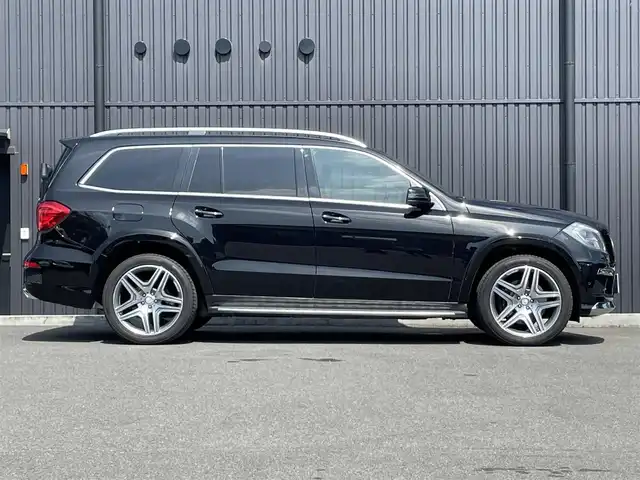 メルセデス・ベンツ ＧＬ５５０ 4MATIC AMGエクスクルーシブ 福島県 2013(平25)年 5.7万km オブシディアンブラック 左ハンドル/ＡＭＧエクスクルーシブパッケージ /・パノラミックスライディングルーフ＆３列目ガラスルーフ/・本革巻ウッドステアリング/・前席シートベンチション/・21インチ・ＡＭＧ５ツインスポークAW/・メルセデスベンツロゴ付ブレーキキャリパー/アダプティブクルーズコントロール/ブラインドスポットモニター/レーンキープアシスト/インテリジェントライト/白レザーシート/前席メモリ付パワーシート/全席シートヒーター/パワーリアゲート/純正HDDナビ(BT/USB/CD/DVD)/フルセグTV/360°カメラ/バックカメラ/ダウンヒルコントロール/サイドステップ/純正エアサスペンション/ルーフレール/ドアバイザー/積み込み冬タイヤ19AW/取扱説明書/保証書