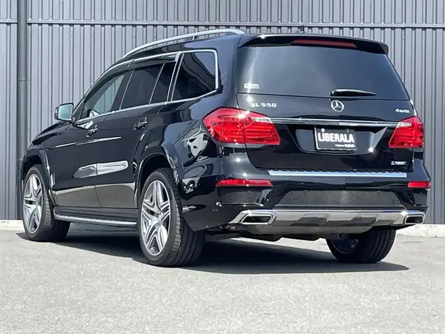 メルセデス・ベンツ ＧＬ５５０ 4MATIC AMGエクスクルーシブ 福島県 2013(平25)年 5.7万km オブシディアンブラック 左ハンドル/ＡＭＧエクスクルーシブパッケージ /・パノラミックスライディングルーフ＆３列目ガラスルーフ/・本革巻ウッドステアリング/・前席シートベンチション/・21インチ・ＡＭＧ５ツインスポークAW/・メルセデスベンツロゴ付ブレーキキャリパー/アダプティブクルーズコントロール/ブラインドスポットモニター/レーンキープアシスト/インテリジェントライト/白レザーシート/前席メモリ付パワーシート/全席シートヒーター/パワーリアゲート/純正HDDナビ(BT/USB/CD/DVD)/フルセグTV/360°カメラ/バックカメラ/ダウンヒルコントロール/サイドステップ/純正エアサスペンション/ルーフレール/ドアバイザー/積み込み冬タイヤ19AW/取扱説明書/保証書
