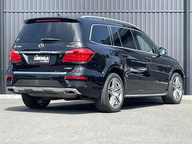メルセデス・ベンツ ＧＬ５５０ 4MATIC AMGエクスクルーシブ 福島県 2013(平25)年 5.7万km オブシディアンブラック 左ハンドル/ＡＭＧエクスクルーシブパッケージ /・パノラミックスライディングルーフ＆３列目ガラスルーフ/・本革巻ウッドステアリング/・前席シートベンチション/・21インチ・ＡＭＧ５ツインスポークAW/・メルセデスベンツロゴ付ブレーキキャリパー/アダプティブクルーズコントロール/ブラインドスポットモニター/レーンキープアシスト/インテリジェントライト/白レザーシート/前席メモリ付パワーシート/全席シートヒーター/パワーリアゲート/純正HDDナビ(BT/USB/CD/DVD)/フルセグTV/360°カメラ/バックカメラ/ダウンヒルコントロール/サイドステップ/純正エアサスペンション/ルーフレール/ドアバイザー/積み込み冬タイヤ19AW/取扱説明書/保証書