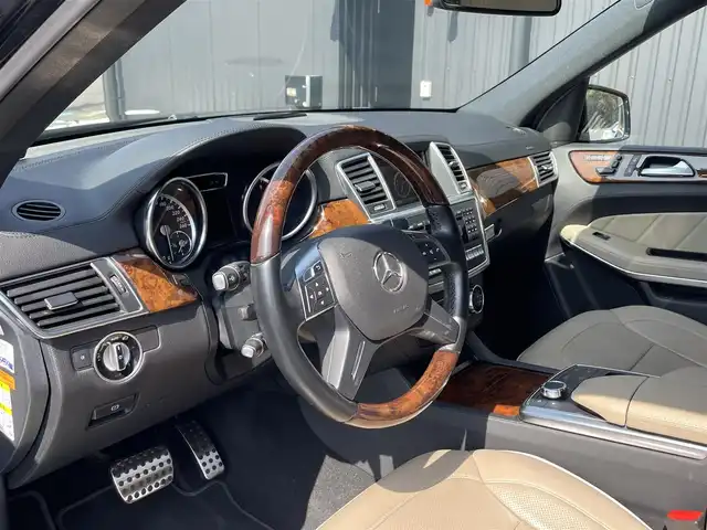 メルセデス・ベンツ ＧＬ５５０ 4MATIC AMGエクスクルーシブ 福島県 2013(平25)年 5.7万km オブシディアンブラック 左ハンドル/ＡＭＧエクスクルーシブパッケージ /・パノラミックスライディングルーフ＆３列目ガラスルーフ/・本革巻ウッドステアリング/・前席シートベンチション/・21インチ・ＡＭＧ５ツインスポークAW/・メルセデスベンツロゴ付ブレーキキャリパー/アダプティブクルーズコントロール/ブラインドスポットモニター/レーンキープアシスト/インテリジェントライト/白レザーシート/前席メモリ付パワーシート/全席シートヒーター/パワーリアゲート/純正HDDナビ(BT/USB/CD/DVD)/フルセグTV/360°カメラ/バックカメラ/ダウンヒルコントロール/サイドステップ/純正エアサスペンション/ルーフレール/ドアバイザー/積み込み冬タイヤ19AW/取扱説明書/保証書