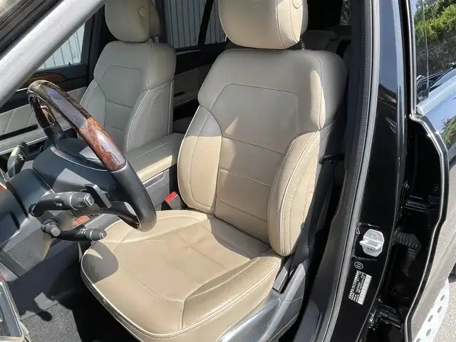 メルセデス・ベンツ ＧＬ５５０ 4MATIC AMGエクスクルーシブ 福島県 2013(平25)年 5.7万km オブシディアンブラック 左ハンドル/ＡＭＧエクスクルーシブパッケージ /・パノラミックスライディングルーフ＆３列目ガラスルーフ/・本革巻ウッドステアリング/・前席シートベンチション/・21インチ・ＡＭＧ５ツインスポークAW/・メルセデスベンツロゴ付ブレーキキャリパー/アダプティブクルーズコントロール/ブラインドスポットモニター/レーンキープアシスト/インテリジェントライト/白レザーシート/前席メモリ付パワーシート/全席シートヒーター/パワーリアゲート/純正HDDナビ(BT/USB/CD/DVD)/フルセグTV/360°カメラ/バックカメラ/ダウンヒルコントロール/サイドステップ/純正エアサスペンション/ルーフレール/ドアバイザー/積み込み冬タイヤ19AW/取扱説明書/保証書