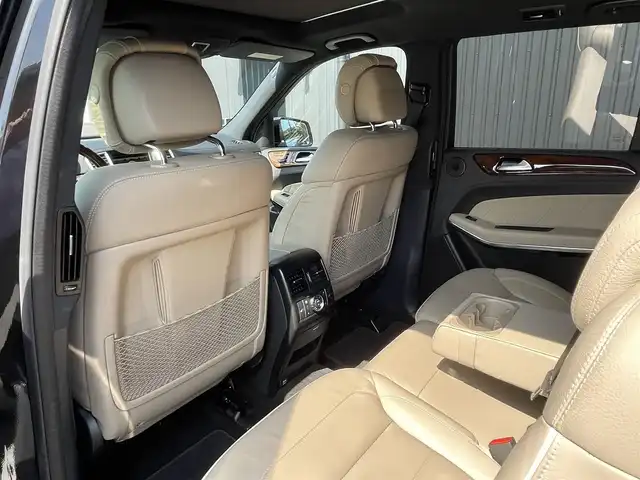 メルセデス・ベンツ ＧＬ５５０ 4MATIC AMGエクスクルーシブ 福島県 2013(平25)年 5.7万km オブシディアンブラック 左ハンドル/ＡＭＧエクスクルーシブパッケージ /・パノラミックスライディングルーフ＆３列目ガラスルーフ/・本革巻ウッドステアリング/・前席シートベンチション/・21インチ・ＡＭＧ５ツインスポークAW/・メルセデスベンツロゴ付ブレーキキャリパー/アダプティブクルーズコントロール/ブラインドスポットモニター/レーンキープアシスト/インテリジェントライト/白レザーシート/前席メモリ付パワーシート/全席シートヒーター/パワーリアゲート/純正HDDナビ(BT/USB/CD/DVD)/フルセグTV/360°カメラ/バックカメラ/ダウンヒルコントロール/サイドステップ/純正エアサスペンション/ルーフレール/ドアバイザー/積み込み冬タイヤ19AW/取扱説明書/保証書