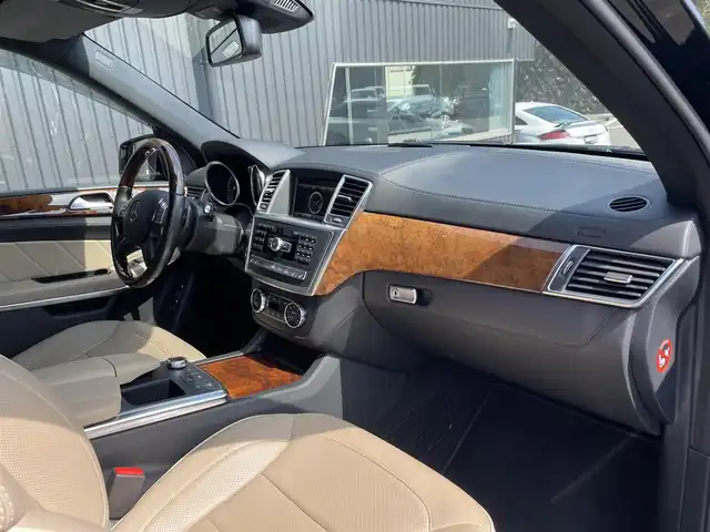 メルセデス・ベンツ ＧＬ５５０ 4MATIC AMGエクスクルーシブ 福島県 2013(平25)年 5.7万km オブシディアンブラック 左ハンドル/ＡＭＧエクスクルーシブパッケージ /・パノラミックスライディングルーフ＆３列目ガラスルーフ/・本革巻ウッドステアリング/・前席シートベンチション/・21インチ・ＡＭＧ５ツインスポークAW/・メルセデスベンツロゴ付ブレーキキャリパー/アダプティブクルーズコントロール/ブラインドスポットモニター/レーンキープアシスト/インテリジェントライト/白レザーシート/前席メモリ付パワーシート/全席シートヒーター/パワーリアゲート/純正HDDナビ(BT/USB/CD/DVD)/フルセグTV/360°カメラ/バックカメラ/ダウンヒルコントロール/サイドステップ/純正エアサスペンション/ルーフレール/ドアバイザー/積み込み冬タイヤ19AW/取扱説明書/保証書
