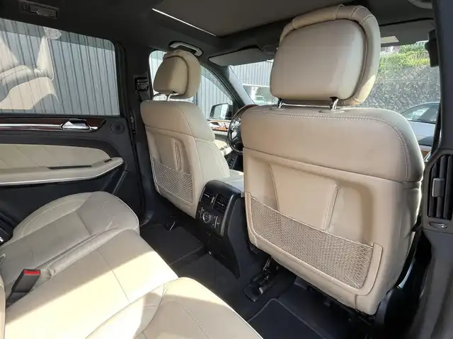 メルセデス・ベンツ ＧＬ５５０ 4MATIC AMGエクスクルーシブ 福島県 2013(平25)年 5.7万km オブシディアンブラック 左ハンドル/ＡＭＧエクスクルーシブパッケージ /・パノラミックスライディングルーフ＆３列目ガラスルーフ/・本革巻ウッドステアリング/・前席シートベンチション/・21インチ・ＡＭＧ５ツインスポークAW/・メルセデスベンツロゴ付ブレーキキャリパー/アダプティブクルーズコントロール/ブラインドスポットモニター/レーンキープアシスト/インテリジェントライト/白レザーシート/前席メモリ付パワーシート/全席シートヒーター/パワーリアゲート/純正HDDナビ(BT/USB/CD/DVD)/フルセグTV/360°カメラ/バックカメラ/ダウンヒルコントロール/サイドステップ/純正エアサスペンション/ルーフレール/ドアバイザー/積み込み冬タイヤ19AW/取扱説明書/保証書