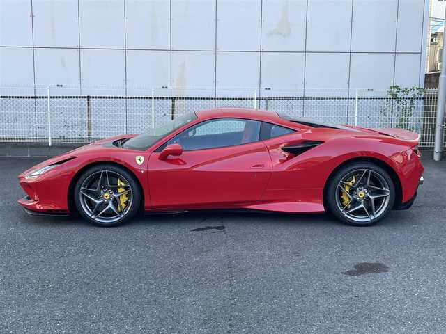 フェラーリ Ｆ８ トリブート 神奈川県 2022(令4)年 0.5万km ROSSO CORSA ワンオーナー/外装色：ROSSO CORSA/内装色：ROSSO FERRARI/オプション/ADAS FULLPACK/アダプティブフロントライトシステム/イエローブレーキキャリパー/カーボンファイバーサイドエアスプリッター/カーボンファイバーエンジンカバー/運転席エリアカーボンファイバー/カーボンファイバーセントラルブリッジ/サスペンションリフター/パーキングカメラ/フロントリアパーキングセンサー/20インチDARK FORGEDホイール/イエローレブカウンター/フルエレクトリックシート/レッドエアベントグリップオンダッシュボード