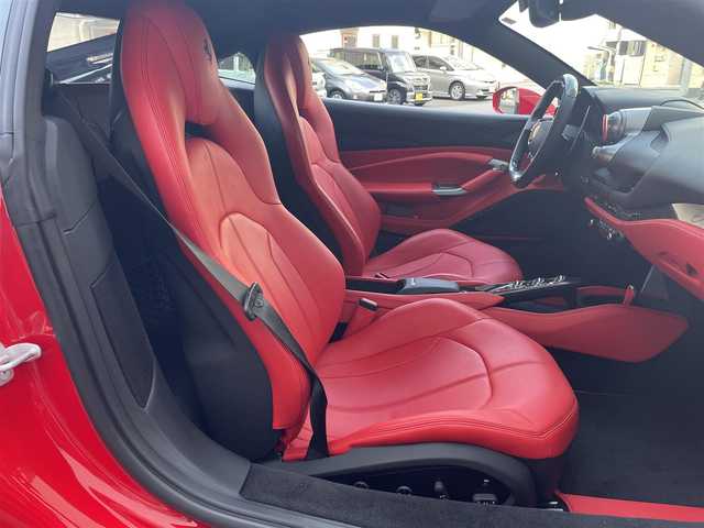 フェラーリ Ｆ８ トリブート 神奈川県 2022(令4)年 0.5万km ROSSO CORSA ワンオーナー/外装色：ROSSO CORSA/内装色：ROSSO FERRARI/オプション/ADAS FULLPACK/アダプティブフロントライトシステム/イエローブレーキキャリパー/カーボンファイバーサイドエアスプリッター/カーボンファイバーエンジンカバー/運転席エリアカーボンファイバー/カーボンファイバーセントラルブリッジ/サスペンションリフター/パーキングカメラ/フロントリアパーキングセンサー/20インチDARK FORGEDホイール/イエローレブカウンター/フルエレクトリックシート/レッドエアベントグリップオンダッシュボード