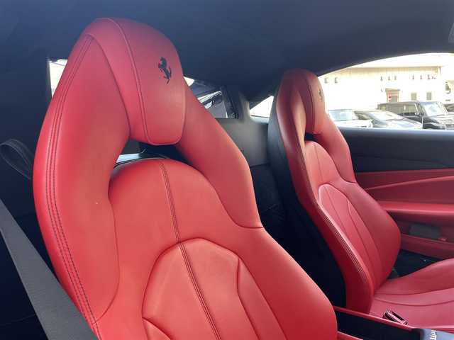 フェラーリ Ｆ８ トリブート 神奈川県 2022(令4)年 0.5万km ROSSO CORSA ワンオーナー/外装色：ROSSO CORSA/内装色：ROSSO FERRARI/オプション/ADAS FULLPACK/アダプティブフロントライトシステム/イエローブレーキキャリパー/カーボンファイバーサイドエアスプリッター/カーボンファイバーエンジンカバー/運転席エリアカーボンファイバー/カーボンファイバーセントラルブリッジ/サスペンションリフター/パーキングカメラ/フロントリアパーキングセンサー/20インチDARK FORGEDホイール/イエローレブカウンター/フルエレクトリックシート/レッドエアベントグリップオンダッシュボード