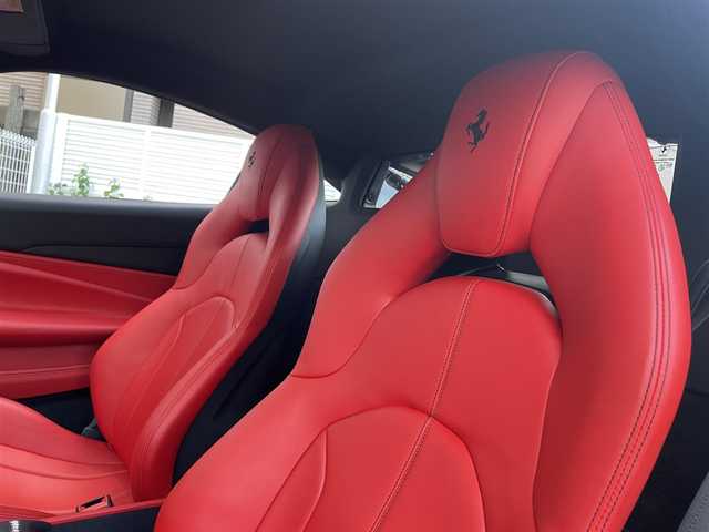 フェラーリ Ｆ８ トリブート 神奈川県 2022(令4)年 0.5万km ROSSO CORSA ワンオーナー/外装色：ROSSO CORSA/内装色：ROSSO FERRARI/オプション/ADAS FULLPACK/アダプティブフロントライトシステム/イエローブレーキキャリパー/カーボンファイバーサイドエアスプリッター/カーボンファイバーエンジンカバー/運転席エリアカーボンファイバー/カーボンファイバーセントラルブリッジ/サスペンションリフター/パーキングカメラ/フロントリアパーキングセンサー/20インチDARK FORGEDホイール/イエローレブカウンター/フルエレクトリックシート/レッドエアベントグリップオンダッシュボード