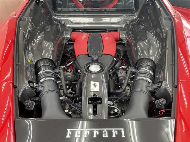 フェラーリ Ｆ８ トリブート 神奈川県 2022(令4)年 0.5万km ROSSO CORSA ワンオーナー/外装色：ROSSO CORSA/内装色：ROSSO FERRARI/オプション/ADAS FULLPACK/アダプティブフロントライトシステム/イエローブレーキキャリパー/カーボンファイバーサイドエアスプリッター/カーボンファイバーエンジンカバー/運転席エリアカーボンファイバー/カーボンファイバーセントラルブリッジ/サスペンションリフター/パーキングカメラ/フロントリアパーキングセンサー/20インチDARK FORGEDホイール/イエローレブカウンター/フルエレクトリックシート/レッドエアベントグリップオンダッシュボード