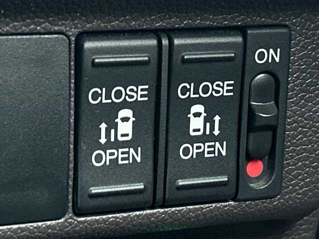 ホンダ フリード G ホンダセンシング 茨城県 2017(平29)年 9.9万km ホワイトオーキッドパール 純正ディスプレイオーディオ/Bluetooth接続/バックカメラ/ビルトインETC/アイドリングストップ/クルーズコントロール/ウォークスルー/両側パワースライドドア/横滑り防止装置/レーン逸脱警報/衝突軽減システム/オートライト/LEDヘッドライト/純正フロアマット/純正15インチアルミホイール/スマートキー/保証書/取扱説明書/記録簿/（左電動格納ミラー異音）