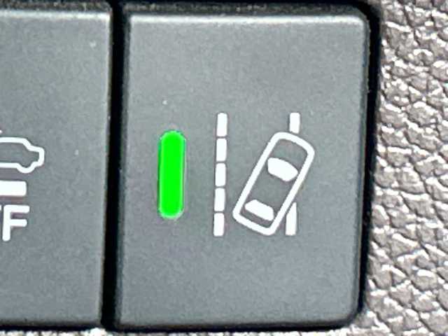 ホンダ フリード G ホンダセンシング 茨城県 2017(平29)年 9.9万km ホワイトオーキッドパール 純正ディスプレイオーディオ/Bluetooth接続/バックカメラ/ビルトインETC/アイドリングストップ/クルーズコントロール/ウォークスルー/両側パワースライドドア/横滑り防止装置/レーン逸脱警報/衝突軽減システム/オートライト/LEDヘッドライト/純正フロアマット/純正15インチアルミホイール/スマートキー/保証書/取扱説明書/記録簿/（左電動格納ミラー異音）