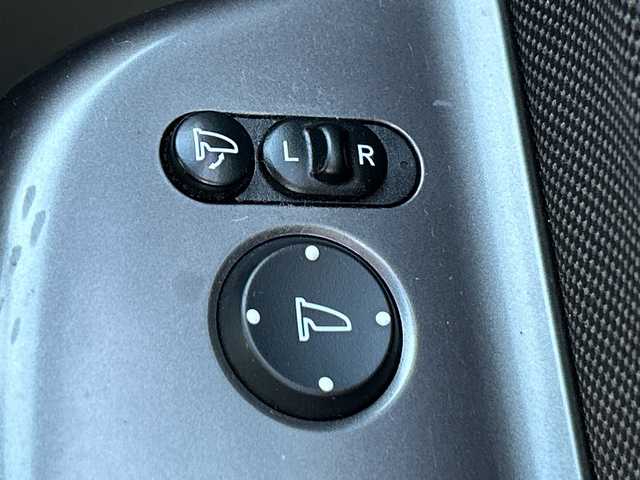 ホンダ フリード G ホンダセンシング 茨城県 2017(平29)年 9.9万km ホワイトオーキッドパール 純正ディスプレイオーディオ/Bluetooth接続/バックカメラ/ビルトインETC/アイドリングストップ/クルーズコントロール/ウォークスルー/両側パワースライドドア/横滑り防止装置/レーン逸脱警報/衝突軽減システム/オートライト/LEDヘッドライト/純正フロアマット/純正15インチアルミホイール/スマートキー/保証書/取扱説明書/記録簿/（左電動格納ミラー異音）