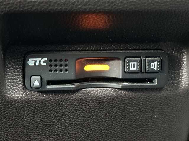 ホンダ フリード G ホンダセンシング 茨城県 2017(平29)年 9.9万km ホワイトオーキッドパール 純正ディスプレイオーディオ/Bluetooth接続/バックカメラ/ビルトインETC/アイドリングストップ/クルーズコントロール/ウォークスルー/両側パワースライドドア/横滑り防止装置/レーン逸脱警報/衝突軽減システム/オートライト/LEDヘッドライト/純正フロアマット/純正15インチアルミホイール/スマートキー/保証書/取扱説明書/記録簿/（左電動格納ミラー異音）