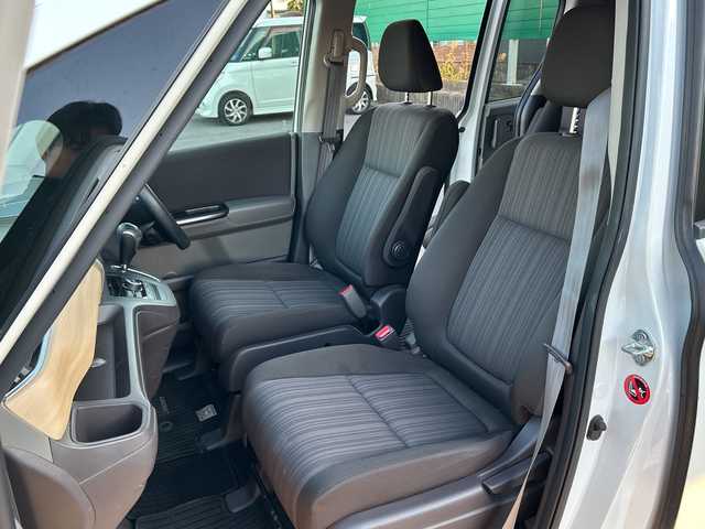 ホンダ フリード G ホンダセンシング 茨城県 2017(平29)年 9.9万km ホワイトオーキッドパール 純正ディスプレイオーディオ/Bluetooth接続/バックカメラ/ビルトインETC/アイドリングストップ/クルーズコントロール/ウォークスルー/両側パワースライドドア/横滑り防止装置/レーン逸脱警報/衝突軽減システム/オートライト/LEDヘッドライト/純正フロアマット/純正15インチアルミホイール/スマートキー/保証書/取扱説明書/記録簿/（左電動格納ミラー異音）