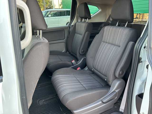 ホンダ フリード G ホンダセンシング 茨城県 2017(平29)年 9.9万km ホワイトオーキッドパール 純正ディスプレイオーディオ/Bluetooth接続/バックカメラ/ビルトインETC/アイドリングストップ/クルーズコントロール/ウォークスルー/両側パワースライドドア/横滑り防止装置/レーン逸脱警報/衝突軽減システム/オートライト/LEDヘッドライト/純正フロアマット/純正15インチアルミホイール/スマートキー/保証書/取扱説明書/記録簿/（左電動格納ミラー異音）