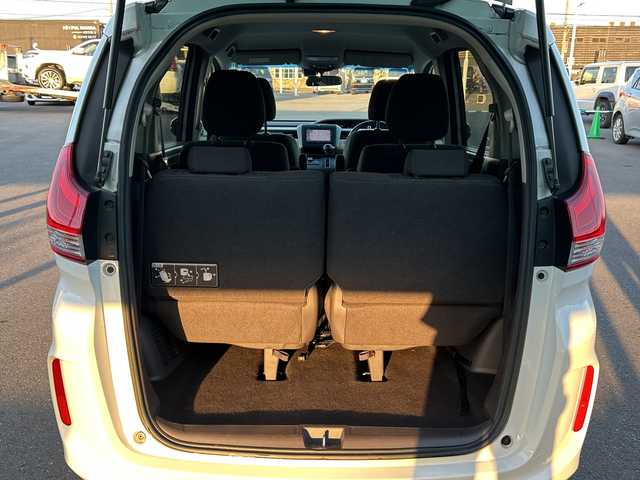 ホンダ フリード G ホンダセンシング 茨城県 2017(平29)年 9.9万km ホワイトオーキッドパール 純正ディスプレイオーディオ/Bluetooth接続/バックカメラ/ビルトインETC/アイドリングストップ/クルーズコントロール/ウォークスルー/両側パワースライドドア/横滑り防止装置/レーン逸脱警報/衝突軽減システム/オートライト/LEDヘッドライト/純正フロアマット/純正15インチアルミホイール/スマートキー/保証書/取扱説明書/記録簿/（左電動格納ミラー異音）