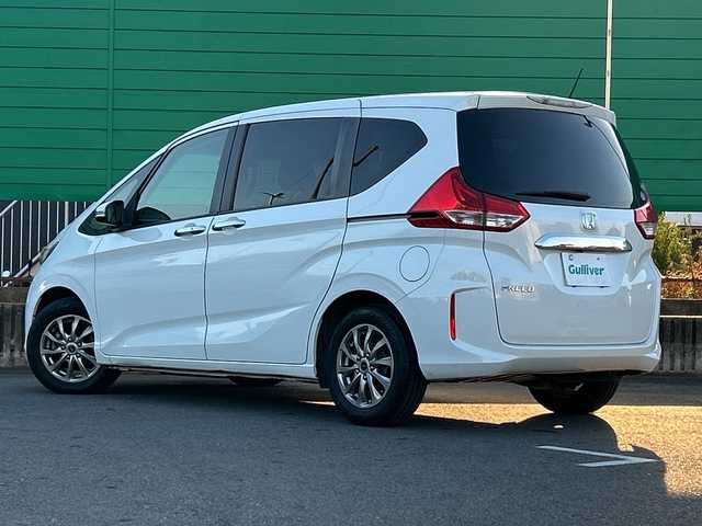 ホンダ フリード G ホンダセンシング 茨城県 2017(平29)年 9.9万km ホワイトオーキッドパール 純正ディスプレイオーディオ/Bluetooth接続/バックカメラ/ビルトインETC/アイドリングストップ/クルーズコントロール/ウォークスルー/両側パワースライドドア/横滑り防止装置/レーン逸脱警報/衝突軽減システム/オートライト/LEDヘッドライト/純正フロアマット/純正15インチアルミホイール/スマートキー/保証書/取扱説明書/記録簿/（左電動格納ミラー異音）