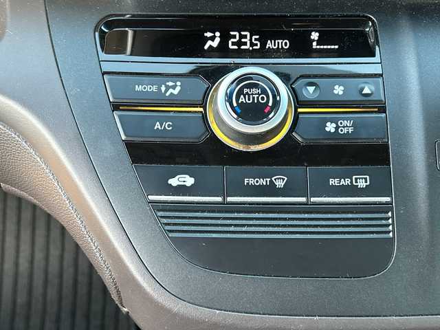 ホンダ フリード G ホンダセンシング 茨城県 2017(平29)年 9.9万km ホワイトオーキッドパール 純正ディスプレイオーディオ/Bluetooth接続/バックカメラ/ビルトインETC/アイドリングストップ/クルーズコントロール/ウォークスルー/両側パワースライドドア/横滑り防止装置/レーン逸脱警報/衝突軽減システム/オートライト/LEDヘッドライト/純正フロアマット/純正15インチアルミホイール/スマートキー/保証書/取扱説明書/記録簿/（左電動格納ミラー異音）