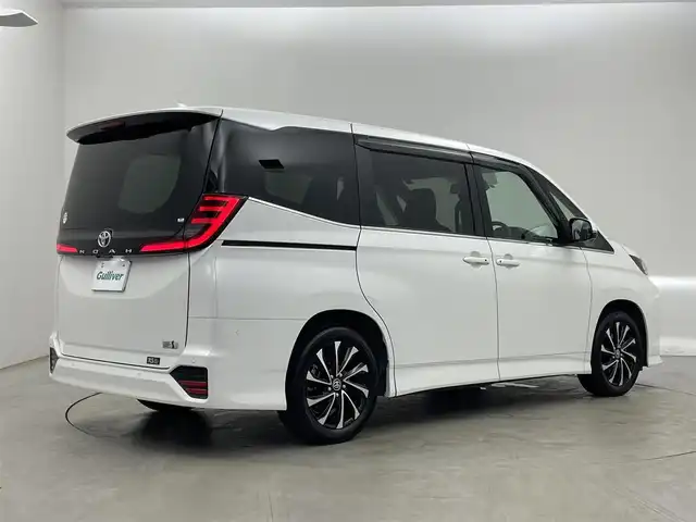 トヨタ ノア ハイブリッド S－Z 埼玉県 2023(令5)年 0.7万km ホワイトパールクリスタルシャイン 純正１０．５インチディスプレイオーディオナビ　純正14インチフリップダウンモニター　パノラミックビューモニター　BSM　快適利便パッケージHigh　ユニバーサルステップ　社外デジタルミラー　パーキングアシスト　ドライバーモニタリングシステム　LEDヘッドライト　パワーバックドア　シートヒーター　ステアリングヒーター　DVDキット　地デジフルセグTV　ETC