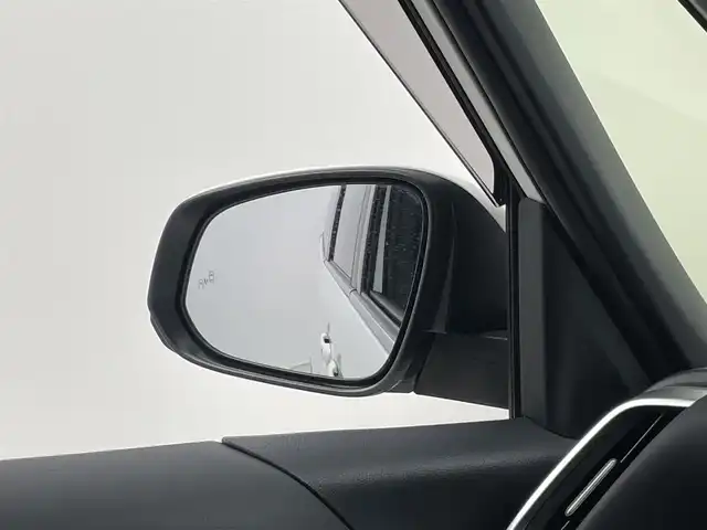 トヨタ ノア ハイブリッド S－Z 埼玉県 2023(令5)年 0.7万km ホワイトパールクリスタルシャイン 純正１０．５インチディスプレイオーディオナビ　純正14インチフリップダウンモニター　パノラミックビューモニター　BSM　快適利便パッケージHigh　ユニバーサルステップ　社外デジタルミラー　パーキングアシスト　ドライバーモニタリングシステム　LEDヘッドライト　パワーバックドア　シートヒーター　ステアリングヒーター　DVDキット　地デジフルセグTV　ETC