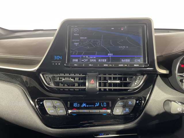 トヨタ Ｃ－ＨＲ G 福岡県 2017(平29)年 8.4万km ブラックマイカ 純正9インチメモリナビ/・CD/DVD/BT/フルセグTV/・バックモニター/トヨタセーフティセンス/・プリクラッシュセーフティ/・レーンディパーチャーアラート/・オートハイビーム/・レーダークルーズコントロール/・ブラインドスポットモニター/クリアランスソナー/ハーフレザーシート/・シートヒーター（D/N)/革巻きステアリング/・ステアリングリモコン/LEDヘッドライト/・オートライト/・フォグランプ/スマートキー/・プッシュスタート/・スペアキー/純正18インチアルミホイール/純正フロアマット/純正ドアバイザー