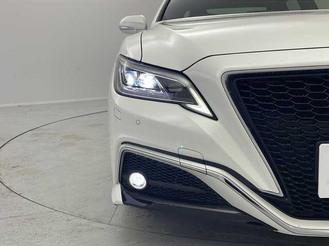 トヨタ クラウン ハイブリッド RS アドバンス 茨城県 2018(平30)年 13.3万km ホワイトパールクリスタルシャイン マルチインフォメーションディスプレイ　デジタルインナーミラー　ヘッドアップディスプレイ　ステアリングヒーター　シートメモリ　パワーシート　エアシート　シートヒータ　ビルドインＥＴＣ２．０　パドルシフト