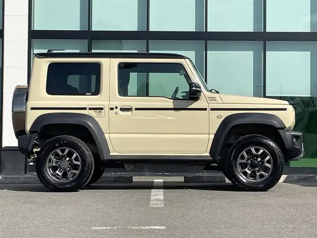 スズキ ジムニー シエラ JC 和歌山県 2020(令2)年 3.4万km シフォンアイボリーメタリックブラック2トーンルーフ 社外足回り/社外エアクリーナー/社外フロントグリル/４WD/CDオーディオ/社外前後コーナーセンサー/衝突軽減ブレーキ/オートライト/クルーズコントロール/ダウンヒルアシストコントロール/シートヒーター/LEDヘッドライト/フォグランプ