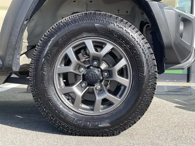 スズキ ジムニー シエラ JC 和歌山県 2020(令2)年 3.4万km シフォンアイボリーメタリックブラック2トーンルーフ 社外足回り/社外エアクリーナー/社外フロントグリル/４WD/CDオーディオ/社外前後コーナーセンサー/衝突軽減ブレーキ/オートライト/クルーズコントロール/ダウンヒルアシストコントロール/シートヒーター/LEDヘッドライト/フォグランプ