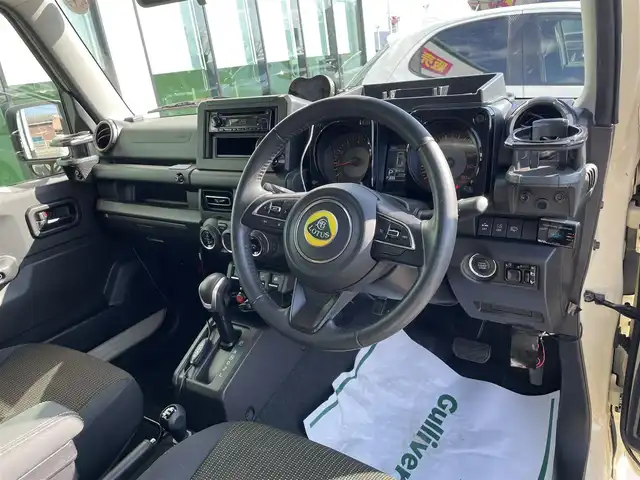 スズキ ジムニー シエラ JC 和歌山県 2020(令2)年 3.4万km シフォンアイボリーメタリックブラック2トーンルーフ 社外足回り/社外エアクリーナー/社外フロントグリル/４WD/CDオーディオ/社外前後コーナーセンサー/衝突軽減ブレーキ/オートライト/クルーズコントロール/ダウンヒルアシストコントロール/シートヒーター/LEDヘッドライト/フォグランプ