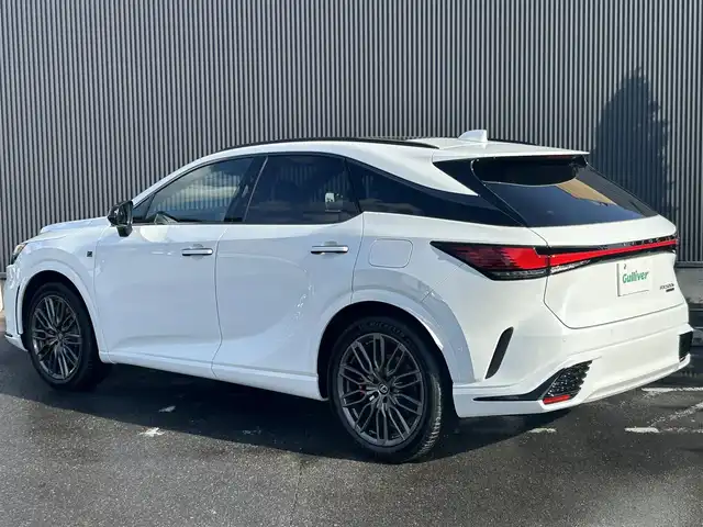 レクサス ＲＸ 500h Fスポーツパフォーマンス 福島県 2025(令7)年 0.1万km ホワイトノーヴァガラスフレーク ワンオーナー/4WD/純正14インチナビ機能ディスプレイオーディオ(AM/FM/Bluetooth/AppleCarPlay/AndroidAuto)/フルセグ/プレミアムサウンド(マークレビンソン)/パノラミックビューミニター/100V充電/置くだけ充電/デジタルインナーミラー/電動シート/全席シートヒーター/パノラマルーフ/ルーフレール/クリアランスソナー/レーンキープアシスト/レーンチェンジアシスト/ロードサインアシスト/誤発進防止装置/オフロード走行モード/アクティブサウンドコントロール/車線逸脱警報/リモートパーク/プリクラッシュセーフティ/アダプティブクルーズコントロール/安心降車アシスト/空気圧センサー/ブラインドスポットモニター/純正ドライブレコーダー/ビルトインETC2.0/オレンジキャリパー/ワイパーデアイサー/電動リアゲート/純正21インチホイール/純正フロアマット/三眼LEDヘッドライト/全席ベンチレーション/本革レザーシート/メモリーシート/革巻きステアリング/ステアリングヒーター/後席サンシェード/サンルーフ/スマートキー/スペアキー